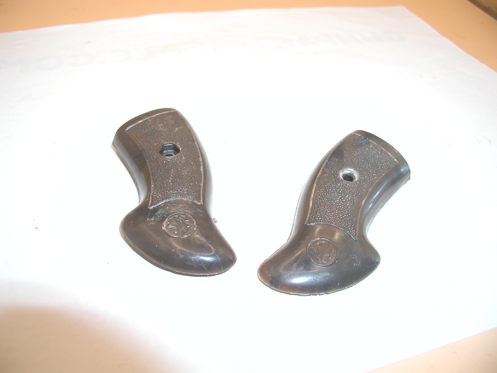 RTS 1966 Blank/Starter Revolver - Grips, Plastic - Image 3